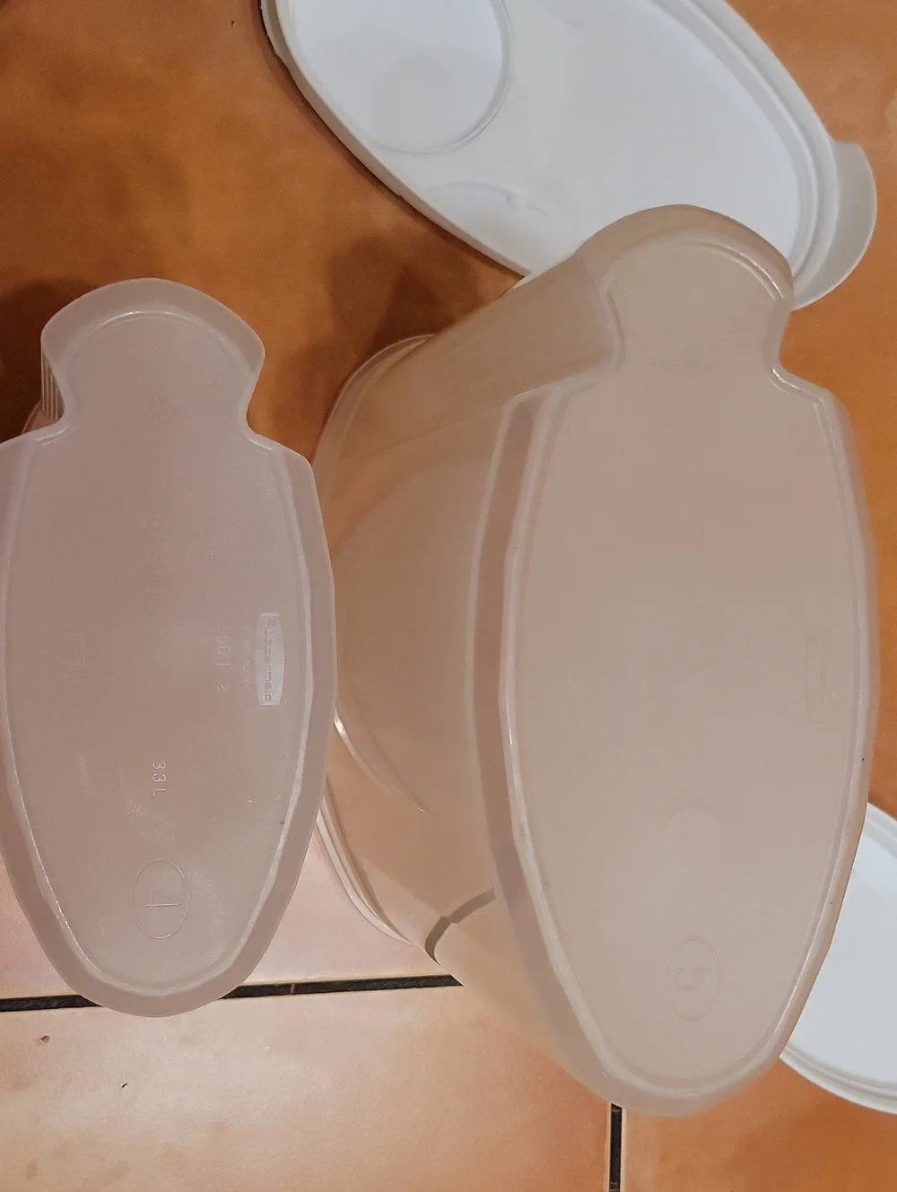 Set Of 2 Rubbermaid Servin Saver Cereal Food Containers #4&5